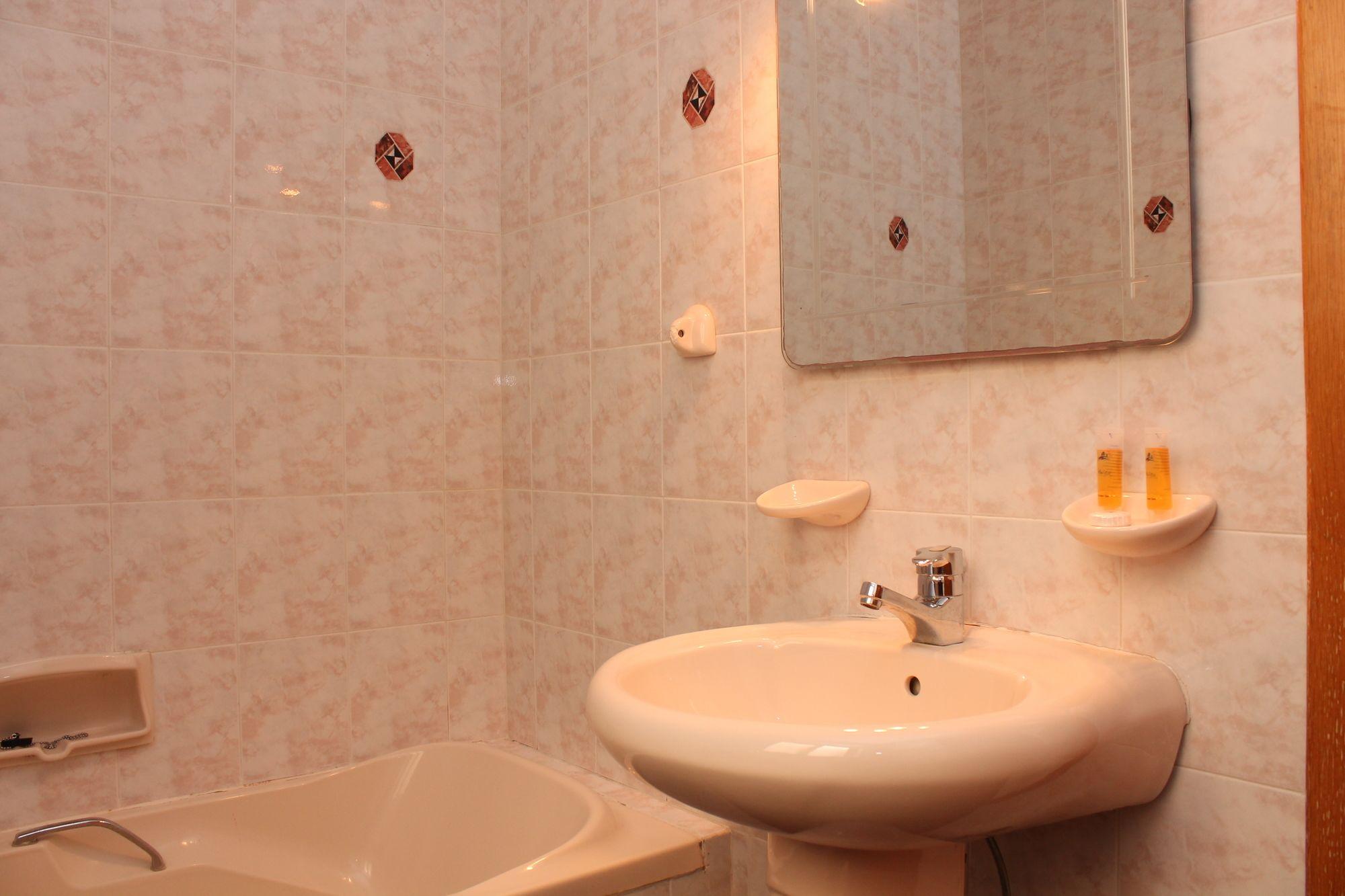 Bayview 2 Bedroom Seaview Apartment With Large Terrace With Panoramic Views - By Getawaysmalta St. Paul's Bay Exterior foto